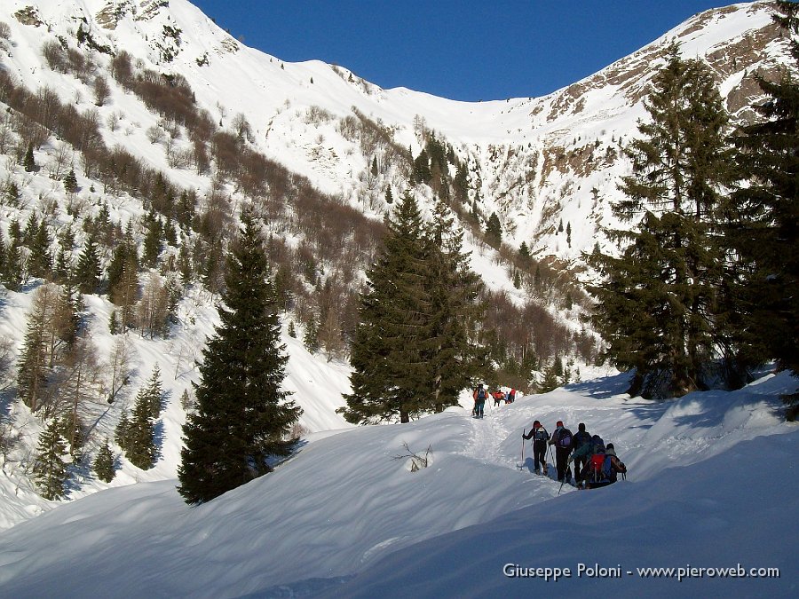 04 In alto il passo di Marogella .jpg